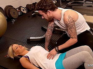 HOT TEEN IN LEGGINGS SIENNA DAY SEDUCE TO FUCK AT FITNESS GYM