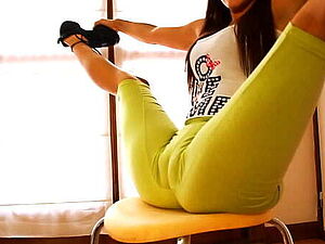 Big Booty Perfect Body Teen Stretching and Bending! Cameltoe Queen!