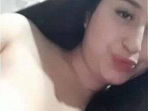 Gordita me muestra su vagina en la ducha